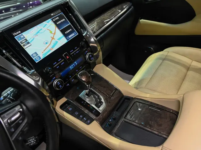 Toyota Alphard — Фото автомобиля 16