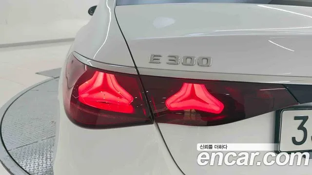 Mercedes-Benz E-Class — Фото автомобиля 10
