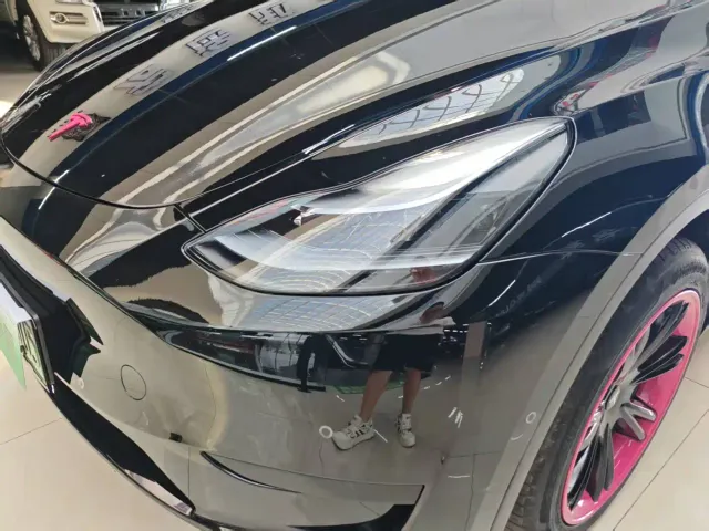 Tesla Model Y — Фото автомобиля 18