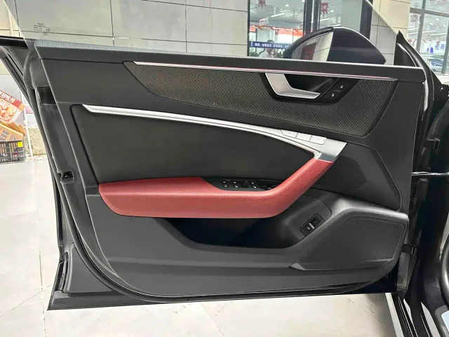 Audi A7L — Фото автомобиля 8