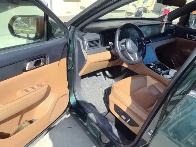 Li Auto ONE — Фото автомобиля 15