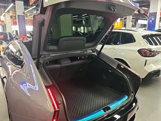 Xpeng P7 — Фото автомобиля 18