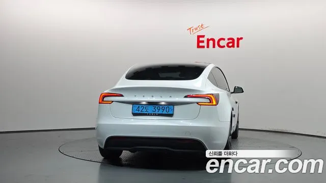 Tesla Model 3 — Фото автомобиля 4