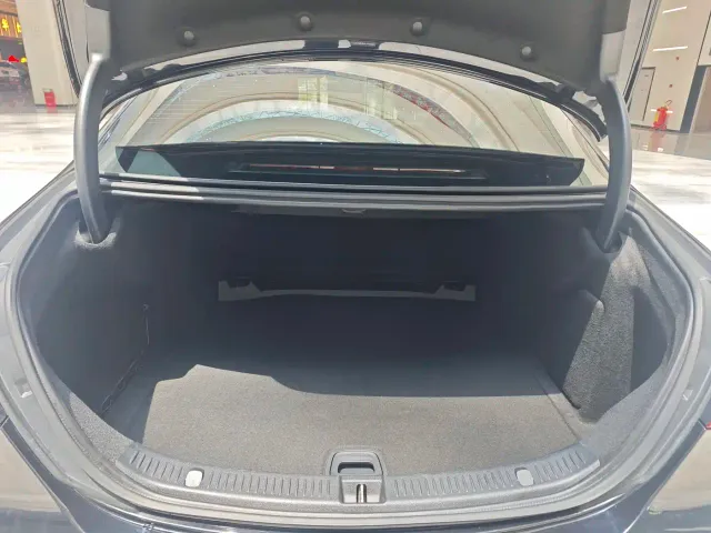 Mercedes-Benz E-Class — Фото автомобиля 12