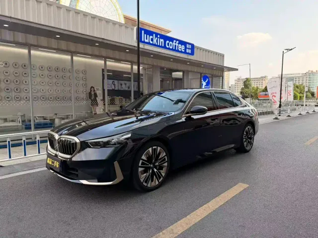 Фотография автомобиля — BMW 5 Series