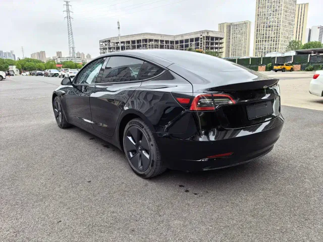 Tesla Model 3 — Фото автомобиля 7