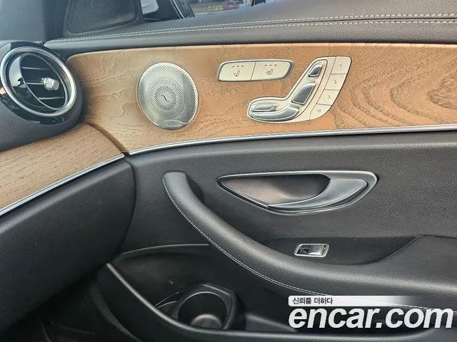 Mercedes-Benz E-Class — Фото автомобиля 17
