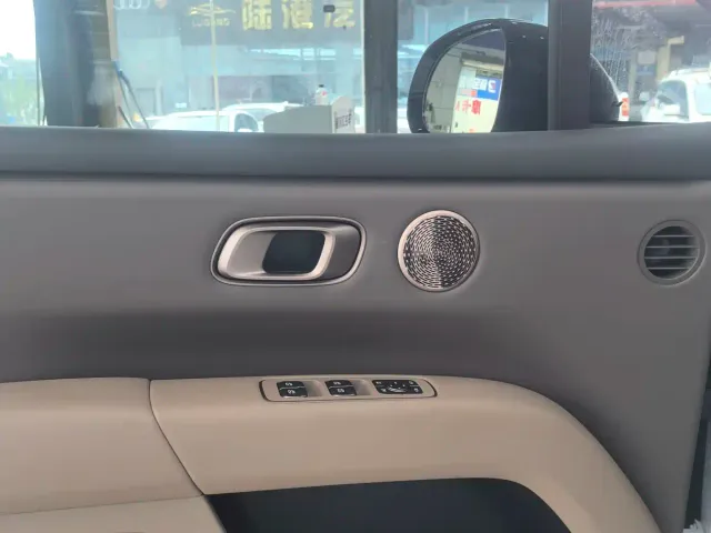 Li Auto i6 — Фото автомобиля 10