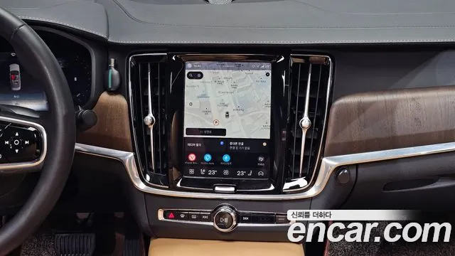 Volvo S90 — Фото автомобиля 24