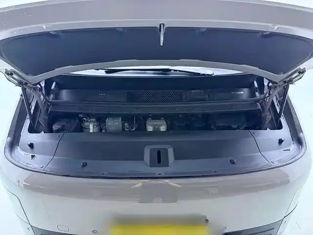 Li Auto MEGA — Фото автомобиля 6