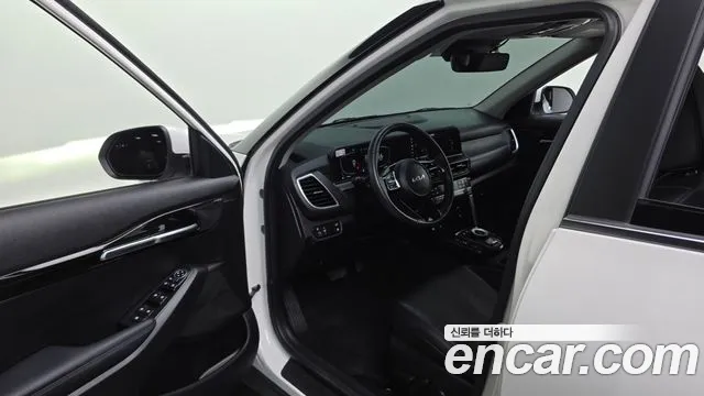 Kia Seltos Новый Seltos Бензин 1.6 турбо 2WD — Фото автомобиля 2