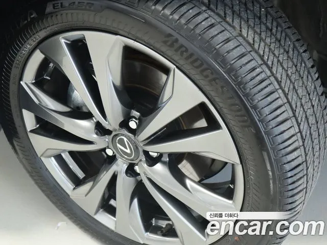 Lexus UX — Фото автомобиля 5