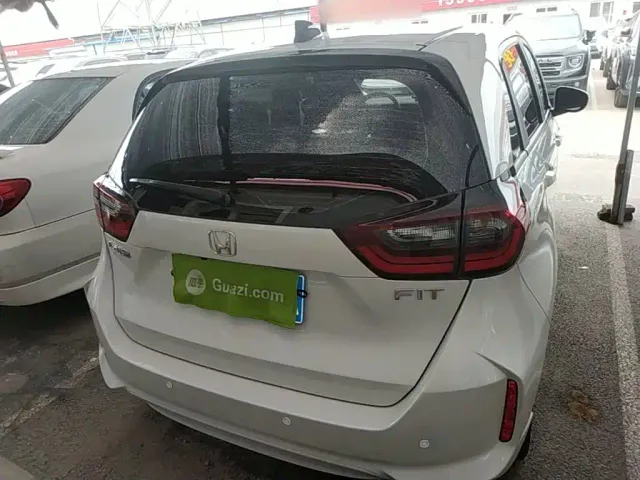 Honda Fit — Фото автомобиля 3