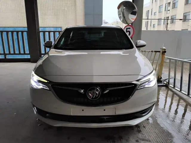 Buick Excelle — Фото автомобиля 2
