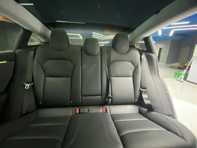 Tesla Model 3 — Фото автомобиля 22