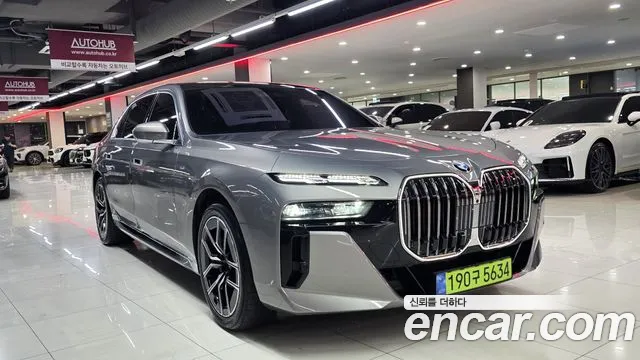 BMW 7-Series 7 серия (G70) 740i xDrive M Sport — Фото автомобиля 5