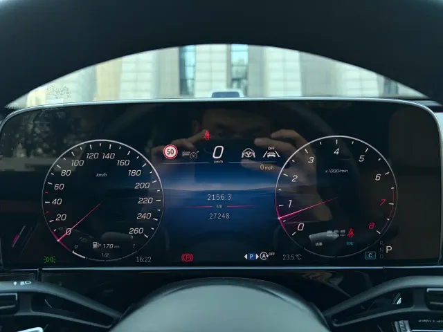 Mercedes-Benz E-Class — Фото автомобиля 15
