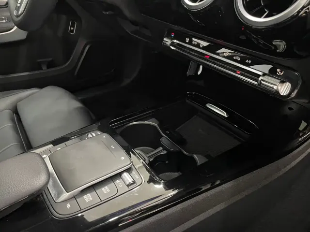 Mercedes-Benz A-Class — Фото автомобиля 11