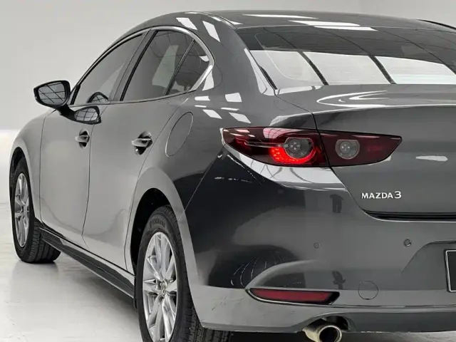 Mazda Axela — Фото автомобиля 7