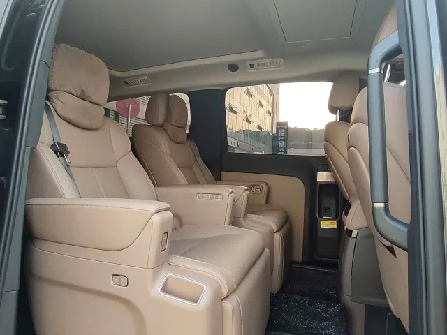 Li Auto MEGA — Фото автомобиля 10