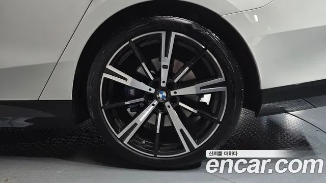 BMW 5 Series G60 — Фото автомобиля 6