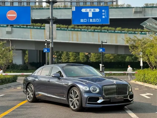Bentley Flying Spur — Фото автомобиля 2