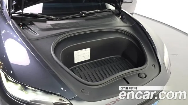 Tesla Model 3 — Фото автомобиля 6
