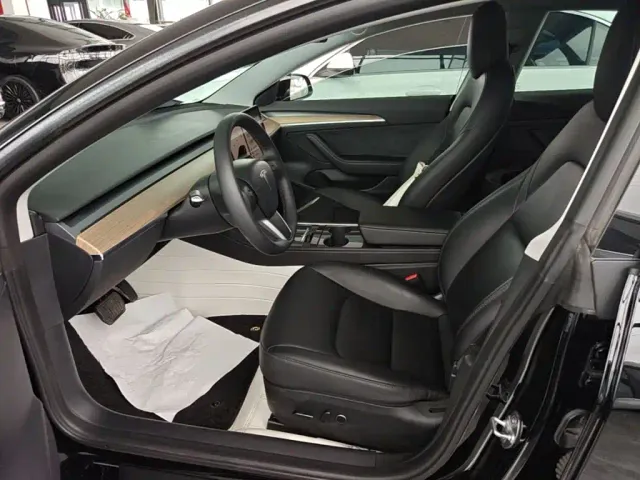 Tesla Model 3 — Фото автомобиля 14