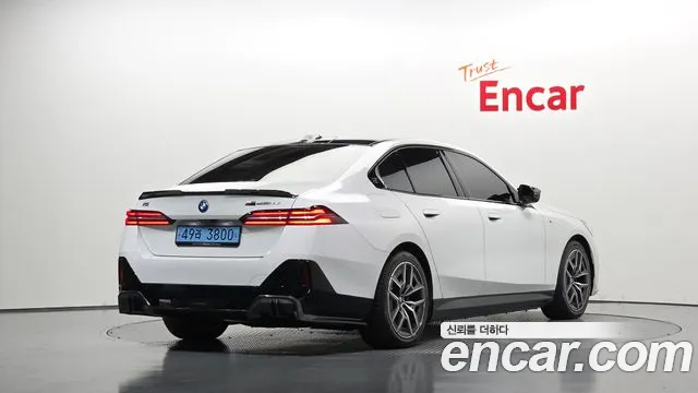 Фотография автомобиля — BMW i5 G60