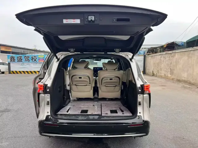 Toyota Sienna — Фото автомобиля 15