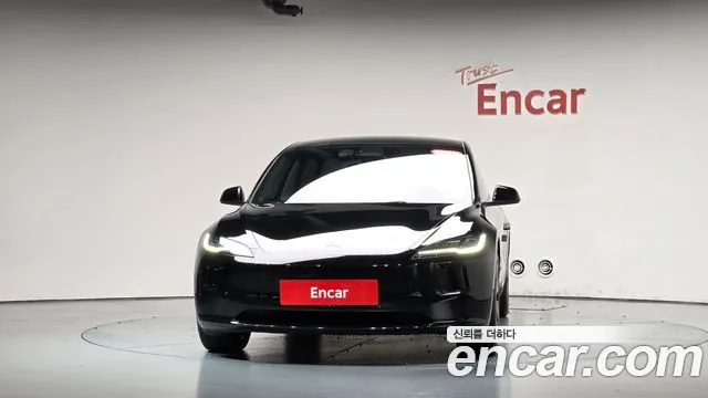 Tesla Model 3 — Фото автомобиля 3