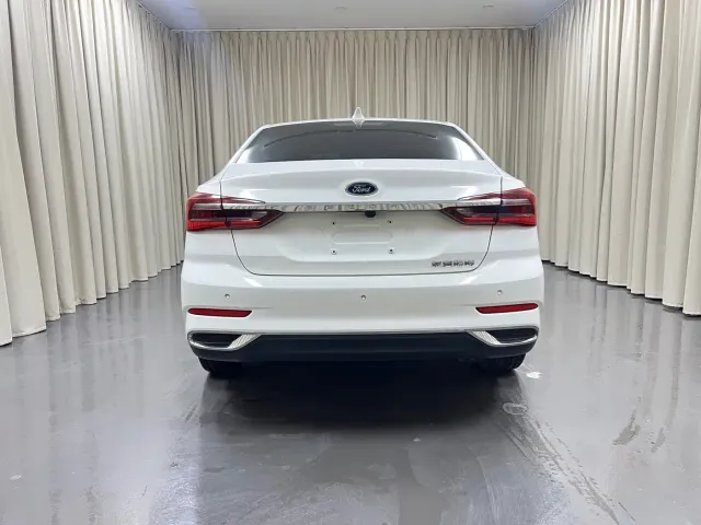 Ford Escort — Фото автомобиля 5
