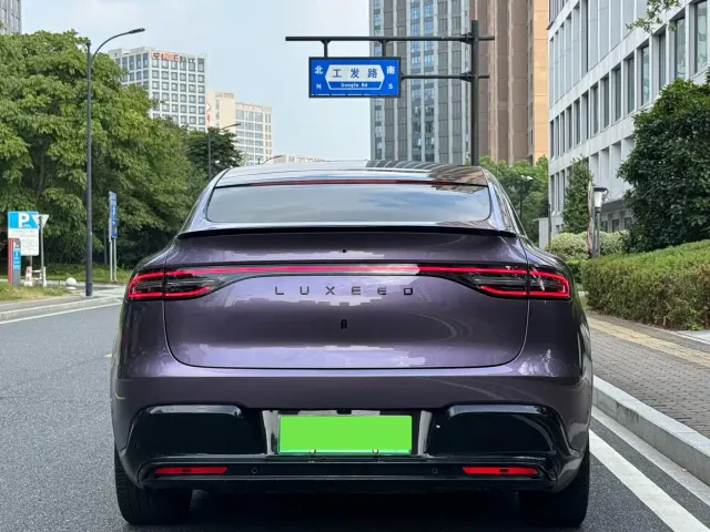 Zhijie Luxeed R7 2026 Range Extender Max+ — Фото автомобиля 12