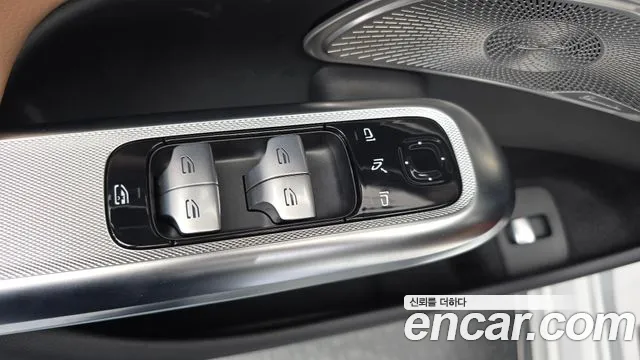 Mercedes-Benz E-Class — Фото автомобиля 23