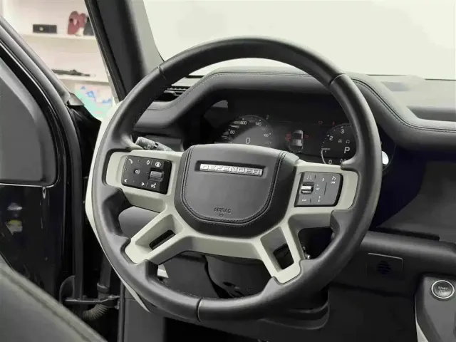 Land Rover Defender — Фото автомобиля 11
