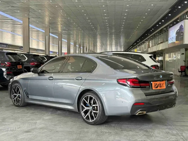 BMW 5 Series — Фото автомобиля 14