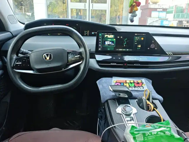 Changan UNI-K iDD — Фото автомобиля 12