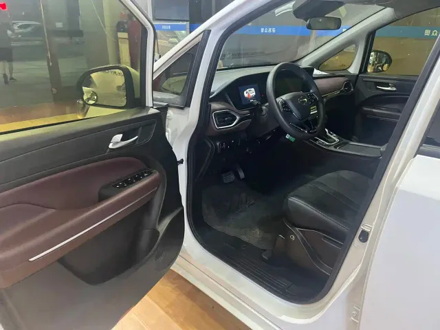 GAC Trumpchi M6 — Фото автомобиля 4