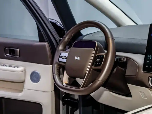 Li Auto MEGA — Фото автомобиля 17