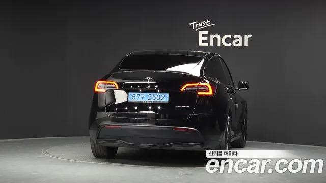 Tesla Model Y — Фото автомобиля 4