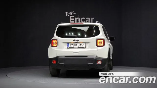 Jeep Renegade — Фото автомобиля 4
