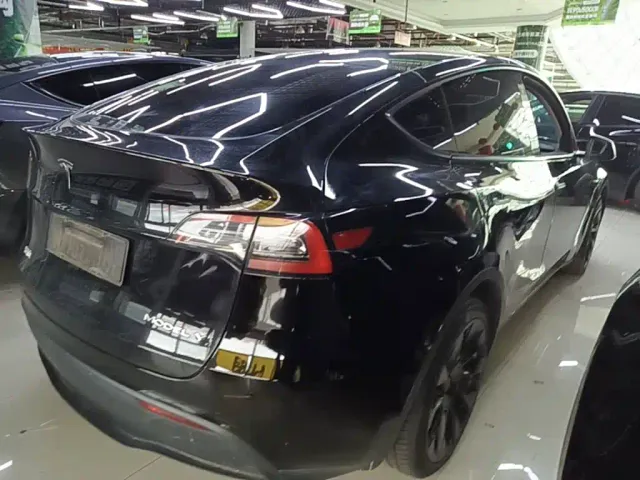 Tesla Model Y — Фото автомобиля 6