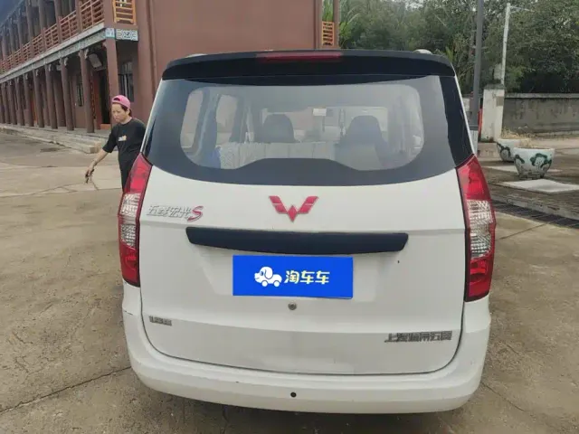 Wuling Hongguang Plus — Фото автомобиля 4