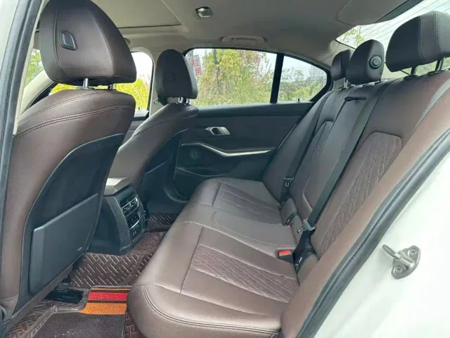 BMW 3 Series — Фото автомобиля 4