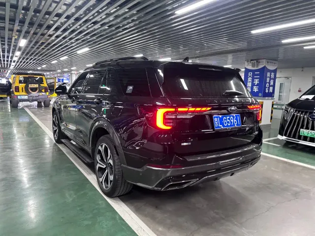 Ford Explorer — Фото автомобиля 8
