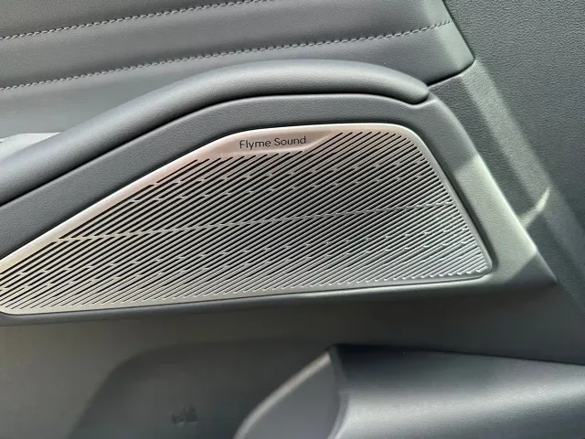 Geely Galaxy Starship 7 EM-i — Фото автомобиля 15