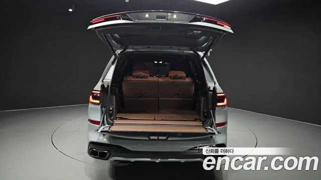BMW X7 M60i xDrive M Sport 6 мест — Фото автомобиля 18