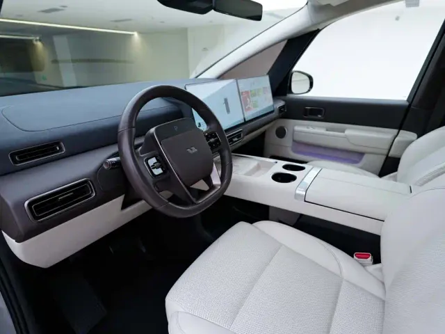 Li Auto MEGA — Фото автомобиля 13