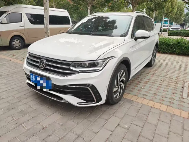 Фотография автомобиля — Volkswagen Tiguan L