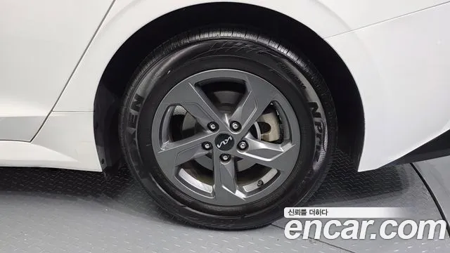 Kia K5 K5 3 поколение 2.0 LPI(Для проката) — Фото автомобиля 21
